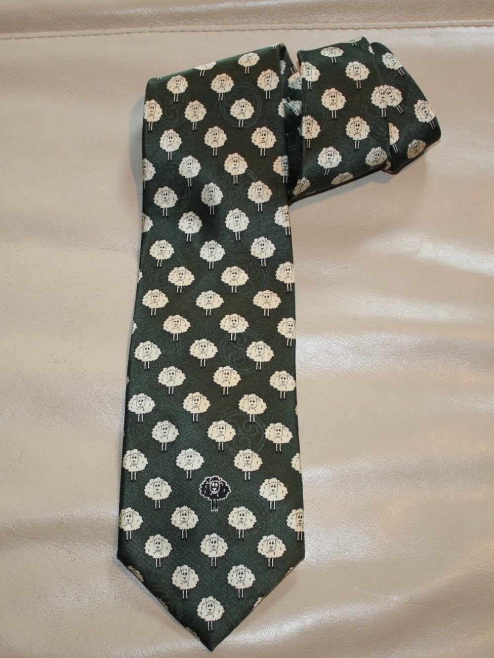 Black Sheep Novelty Tie Traditional Craft 100% Silk Green Black White 59" Long